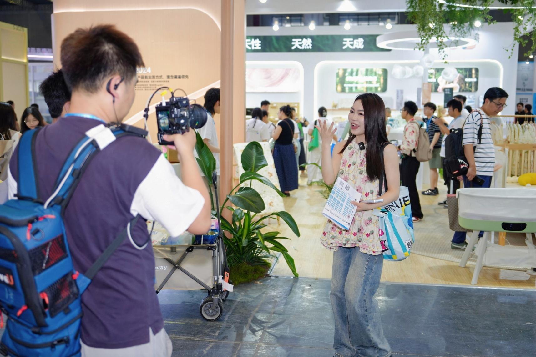 KUB可优比展会洽谈现场